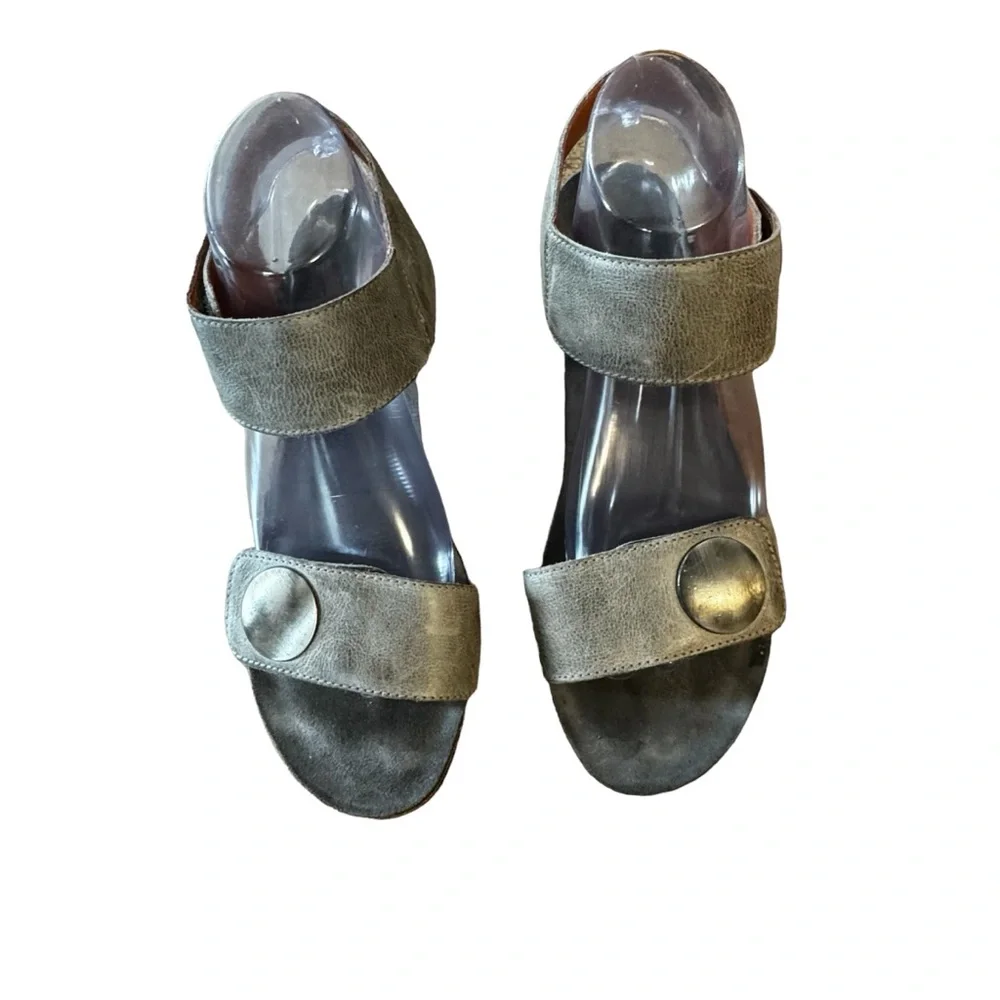 *Taos Footwear 39 (US 8.5) Gray Carousel 2 Wedges Adjustable Hook/Loop Closures